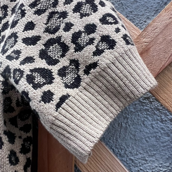 Anthropologie leopard print top - Picture 5 of 11